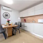 Goldensky New Ντουμπρόβνικ