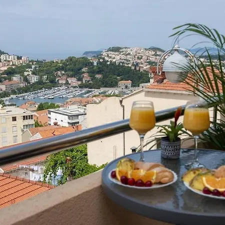 Goldensky New Apartment *