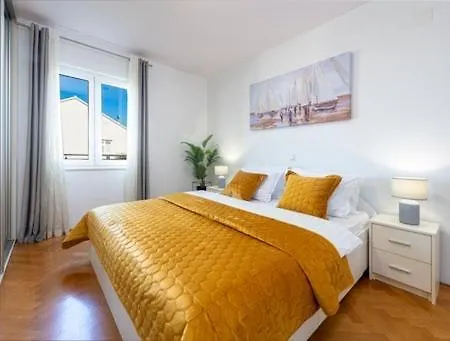 Goldensky New Apartment