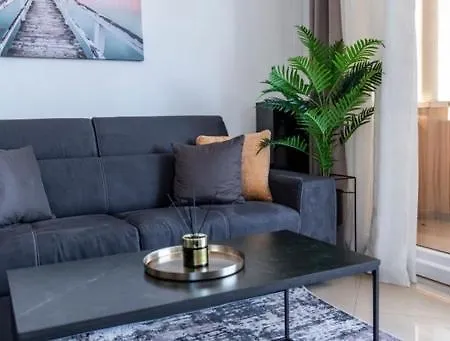 Goldensky New Apartment *