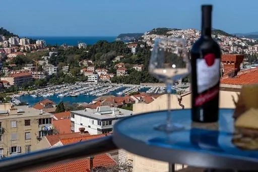 Goldensky New Apartment