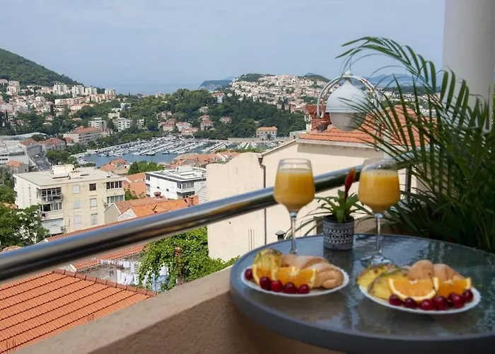 Goldensky New Apartment *