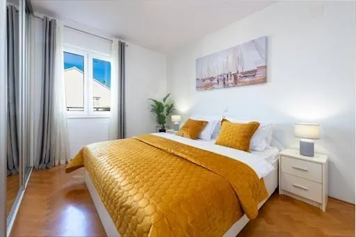 Goldensky New Apartment